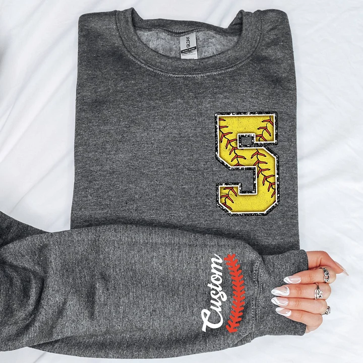 Custom Softball Sweatshirt，Personalized Softball Mom